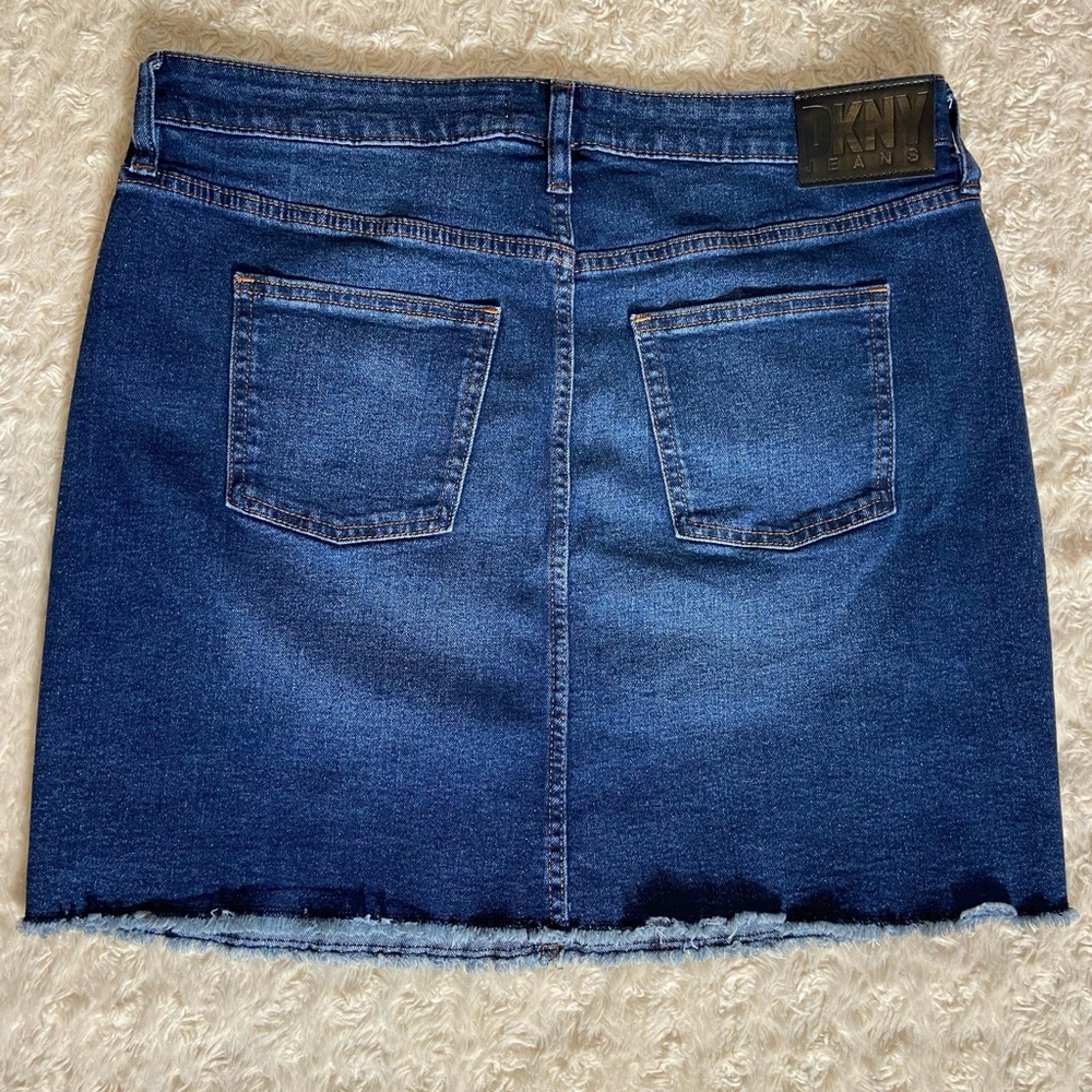 DKNY Jeans 5- Pocket Denim Mini Skirt Fray Finished Hem Size 12 - Picture 2 of 10